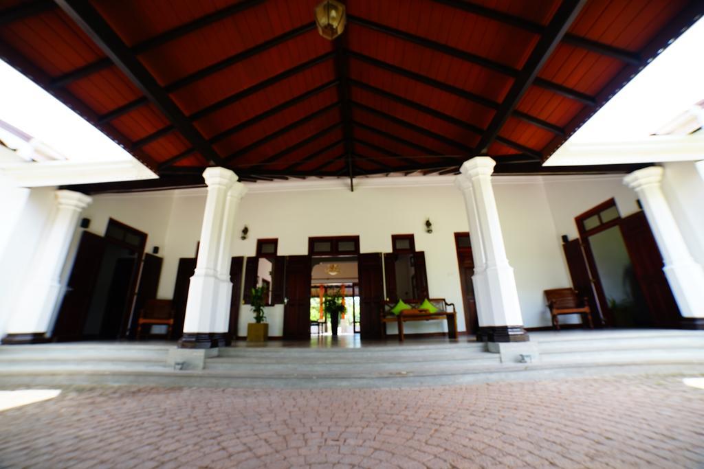 Hôtel Lespri Grand à Negombo Extérieur photo