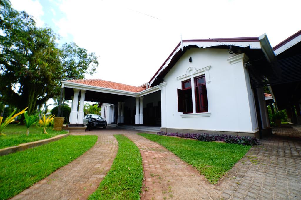 Hôtel Lespri Grand à Negombo Extérieur photo